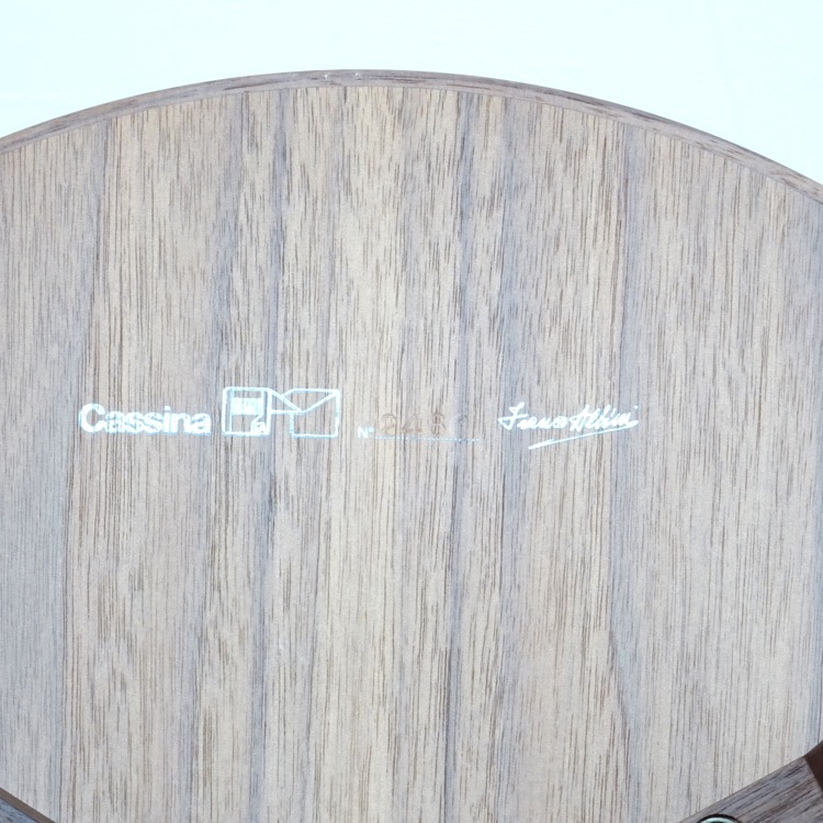 Cassina カッシーナ 834 CICOGNINO  チッコニーニョ サイドテーブル  アメリカンウォールナット材を関西方面のお客様から買取依頼がありました。